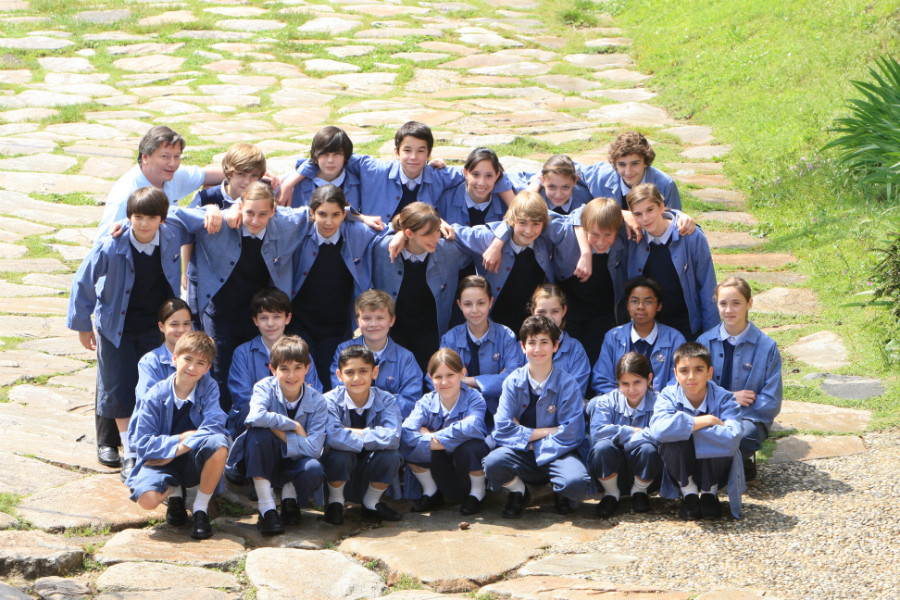 La jeunesse est mise à l’honneur avec les Petits Chanteurs de Saint-Marc, révélés au public par le film Les Choristes